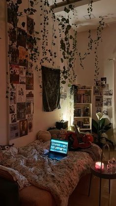 Dorm Room Ideas Grunge, Camera Grunge, Grunge Room Ideas, Rock Room, Grunge Bedroom, Dream Bedroom Inspiration, Chill Room, Room Redesign, Grunge Room