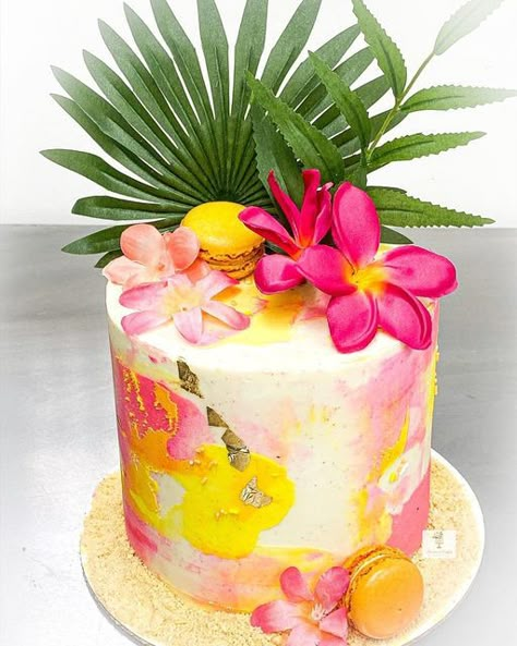 Tropical Cake Decoration, Tropical Birthday Cake Ideas, Summer Cake Birthday, Hawaian Cakes Ideas, Hawaiian Birthday Cake For Women, Tropical Theme Cake Simple, Summer Birthday Party Ideas For Women, Hawaii Cake Ideas, Tropical Smash Cake