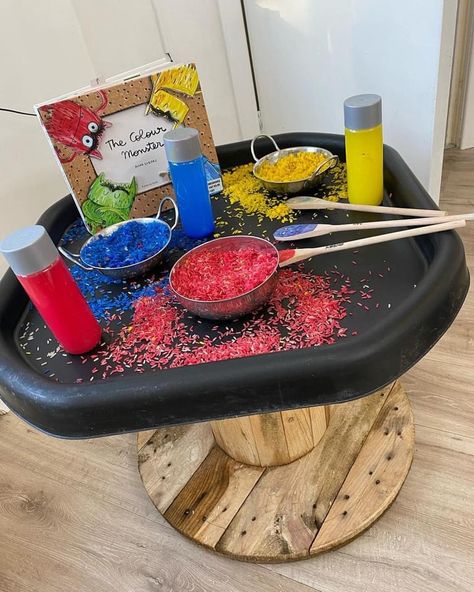 Reggio Emilia Activities, The Colour Monster, The Color Monster, Tuff Tray Ideas Toddlers, Colour Monster, Play Therapy Activities, Nursery Stories, Color Monster, Tuff Tray Ideas