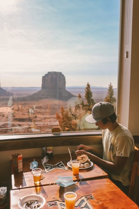 The View Hotel Monument Valley, Monument Valley Photoshoot, Monument Valley Aesthetic, Moab Utah Things To Do, Arizona Lifestyle, Usa Aesthetic, Desert Vacation, Southwest Road Trip, Arizona Restaurants