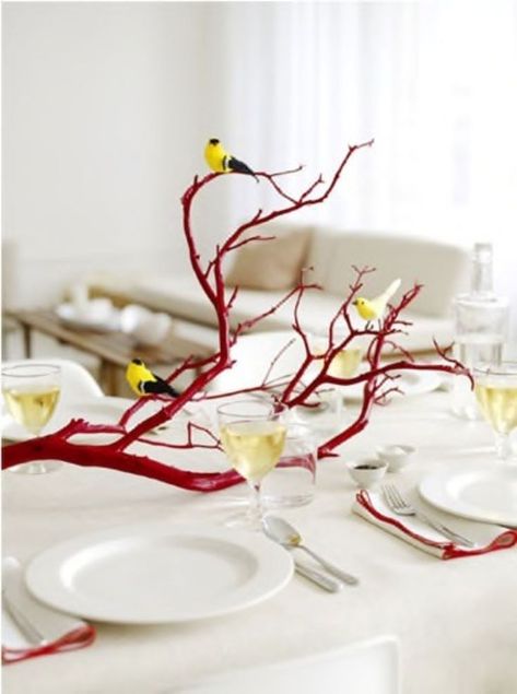 5 Low Cost Big Impact DIY Branch Centerpieces Diy Branch Centerpieces, Diy Thanksgiving Centerpieces, Branch Centerpieces, Painted Branches, Diy Gem, Yellow Birds, Tafel Decor, Diy Thanksgiving, בר מצווה