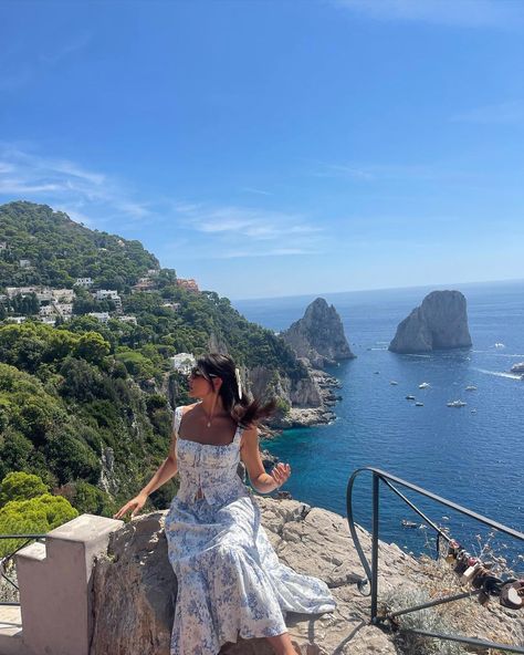 Now I know why it’s called Capri Blue 🌊 | Instagram Capri Inspo Pics, Capri Photo Ideas, Capri Fashion, Blue Instagram, Capri Sun, Insta Photos, Capri Italy, Travel Pics, Capri Blue