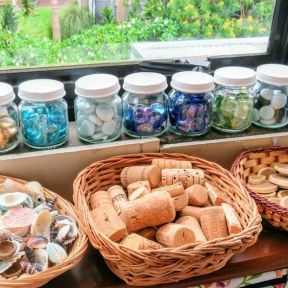 Setting up loose parts play for kids Baby Food Storage Ideas, Upcycled Jars, Paint Containers, Reggio Emilia Classroom, Food Storage Ideas, Reggio Inspired Classrooms, Reggio Classroom, Baby Food Storage, Food Jars