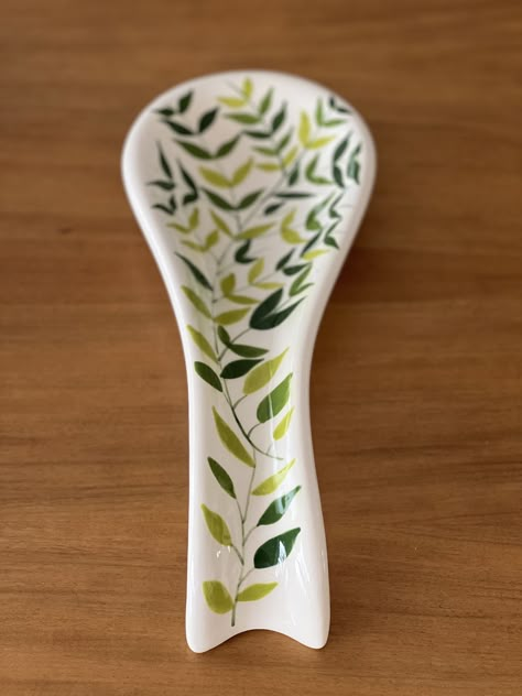 Ceramic Spoon Rest Painting Ideas, Pottery Painting Spoon Rest, Spoon Rest Painting Ideas, Spoon Rest Pottery Painting Ideas, Spoon Rest Ideas, Spoon Rest Pottery, Clay Cafe, Pottery Spoon, Clay Painting