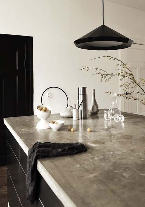 40 Amazing and stylish kitchens with concrete countertops Kitchens With Concrete Countertops, Concrete Countertop Ideas, Countertop Concrete, Concrete Countertops Kitchen, Concrete Counter, Modern Kitchen Interiors, Concrete Kitchen, Casa Vintage, Kitchen Benches