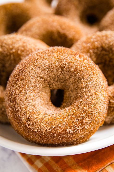 Donut Recipe Baked, Baked Donut Recipe, Pumpkin Donuts Recipe, Pumpkin Donut, Doughnut Recipe Easy, Donuts Recipes, Baked Donut, Doughnut Recipes, Homemade Donuts Recipe