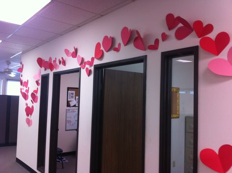 Valentines Day Office, Office Valentines, The Office Valentines, Valentines Dance, Valentine Door Decorations, Diy Valentine's Day Decorations, Valentinstag Party, Diy Valentines Decorations, Valentine's Day Decorations