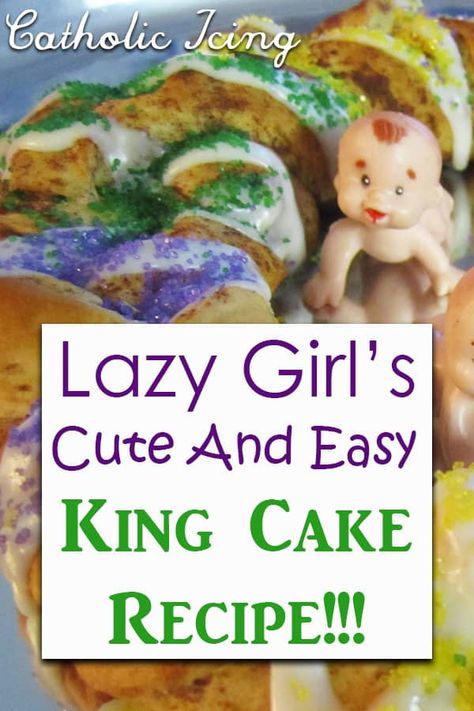 This is the world's easiest way to make a king cake! All you need are canned cinnamon rolls and colored sugar. It's also so cute with these detailed directions for how to put it together. You have to see this!!! #mardigras #kingcake #epiphany #mardigrasrecipe #kingcakerecipe #mardigrastraditions #catholickids Quick And Easy King Cake, Cajun Ninja King Cake Recipe, Mardi Gras King Cake Easy, King Cake Party Ideas, Easy Mardi Gras Food, Easy King Cake Recipe Cinnamon Rolls, Mardi Gras Foods, Mardi Gras Desserts Easy, Mardi Gras Breakfast