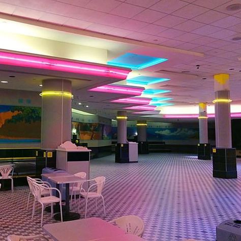 Radioactive Dreams {6} 80s Mall, 1990 Style, Vintage Mall, Happy Black Friday, Nightclub Design, Robert Doisneau, New Retro Wave, 80s Aesthetic, Liminal Space