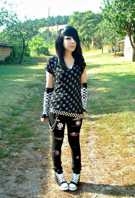 Emo Outfits 2000s, Emo Girl 2000s, What Is Emo, Scene Girl Outfits, Emo Night, Emo Party, Fete Emo, Emo Scene Outfits, Emo Outfit Ideas