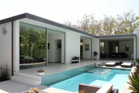 California Contemporary, Small Villa, A Modern House, Pool House Plans, Backyard Pool Designs, Modern House Plans, Villa Design, Facade House, Contemporary Home