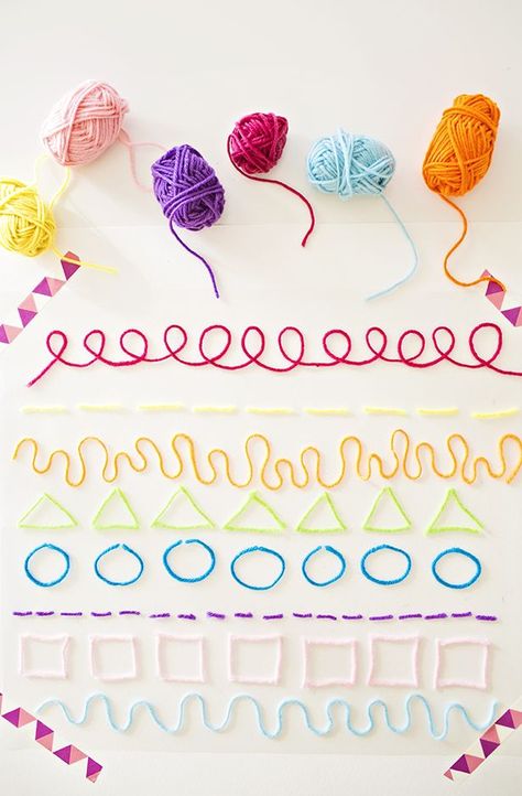 Make Yarn Doodles - Fun and Easy Art Project for Kids. Learn lines, patterns, shapes, colors and practice fine motor skills. Interactive Art Projects, Doodles Easy, Art Project For Kids, Doodle Art Flowers, Yarn Painting, Doodle Art Journals, Learning Shapes, Project For Kids, Easy Art Projects