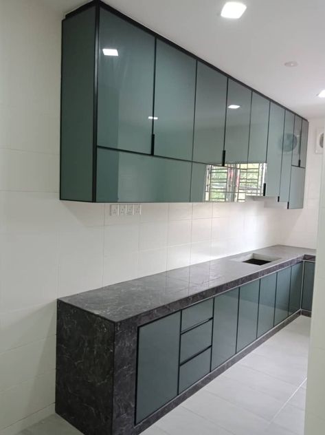 Aluminium Kitchen Cabinets, Kitchen Set Aluminium, Aluminum Kitchen Cabinets, Vinyl Flooring Installation, Simple False Ceiling Design, Model Dapur, Kitchen Cabinetry Design, Small Kitchen Cabinets, Dirty Kitchen