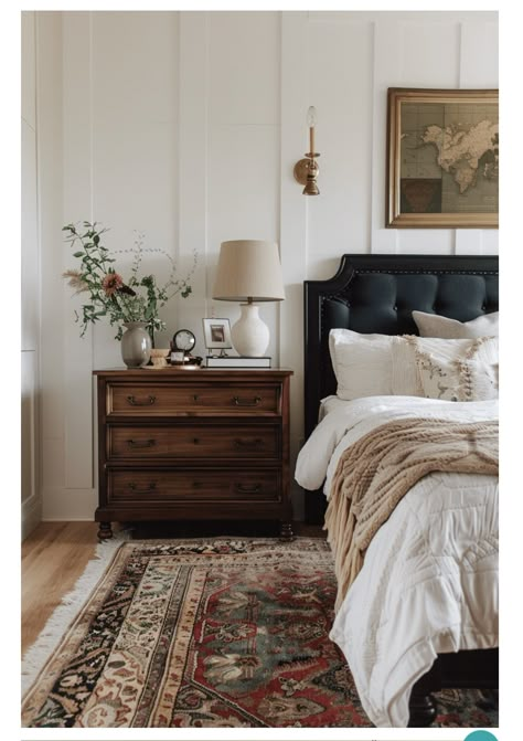 Classic Master Room Design, Decorating Large Bedroom, Classy Bedding, Beautiful Guest Bedrooms, Moody Coastal Decor, Cozy Traditional Bedroom, French Modern Bedroom, Moody Guest Bedroom, Bedroom Dark Furniture