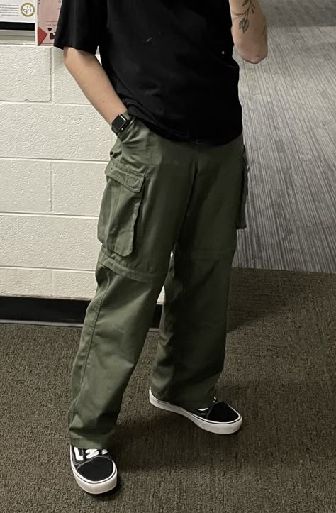 Cargo Pants Outfit Men, Mens Haircuts Medium, Dark Green Pants, Baggy Outfit Ideas, Cargo Outfit, Haircut Medium, Black Outfit Men, Haircut 2024, Cool Mens Haircuts