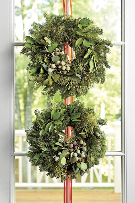 55+ Ways to Decorate with Fresh Christmas Greenery | Instead of hanging one large wreath, try stacking two smaller wreaths on your door. #southernlivinge #christmas #christmasideas Christmas Wreaths For Windows, Fresh Christmas Wreath, Christmas Prayer, Window Wreath, Holiday Greenery, Small Wreaths, Festive Wreath, Holiday Garlands, Christmas Greenery