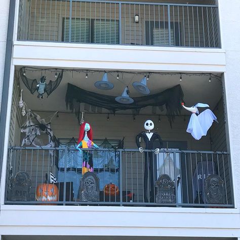 My Halloween patio decor for 2018! #halloween #patiodecor #nightmarebeforechristmas #halloweenpatiodecor Halloween Patio Decor, Halloween Balcony Ideas, Front Yard Halloween Decorations, Halloween Decorations Apartment, Halloween Patio, Casa Halloween, Small Balcony Design, Halloween Front Porch, About Halloween