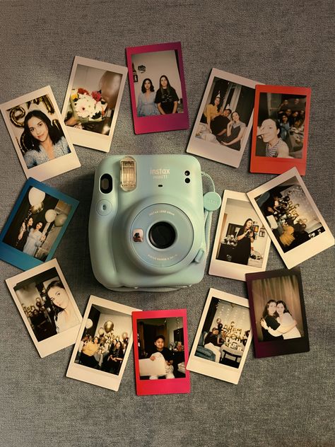 Polaroid Vision Board, Instax Mini Ideas Display, Memory Aesthetic, Polaroid Camera Instax, Polaroid Collection, Instax Mini Ideas, Instax Mini Photos, Polaroid Collage, Polaroid Aesthetic