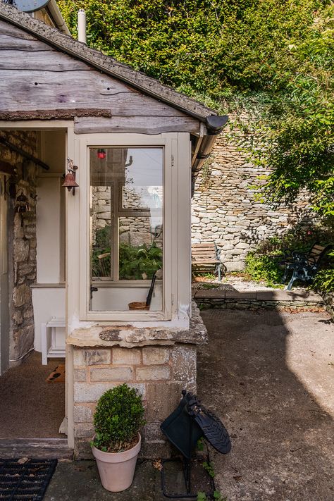 Countryside Home Decor, Cottage Entrance, Small Stone Cottage, English Countryside Home, Small Conservatory, Porch Extension, Cape Cottage, Oak Framed Extensions, Sas Entree