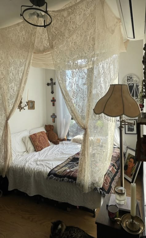 Boho Chic Room Ideas, Boho Coquette Room, Room Ideas Vintage Aesthetic, Coquette Vintage Room, Blue Vintage Room, Bed Curtains Aesthetic, Bed On Floor Ideas Aesthetic, Southern Gothic Bedroom, Vintage Curtains Bedroom