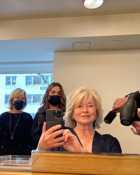 Martha Stewart Is All of Us at the Hair Salon in New Photos Latest Haircuts, Bob Hairstyles With Bangs, Great Haircuts, Choppy Bob Hairstyles, New Haircut, Mom Hairstyles, Effortless Hairstyles, French Hair, New Haircuts