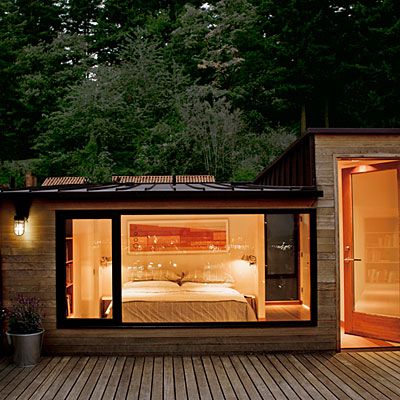 Not super into modern homes, but this master bedroom is amazing.  Its on the very top floor of the house and opens onto a rooftop deck. Patio Chico, Portland House, Rooftop Terrace Design, Rooftop Design, Casa Container, Patio Roof, Rooftop Deck, Stock Quotes, Terrace Design