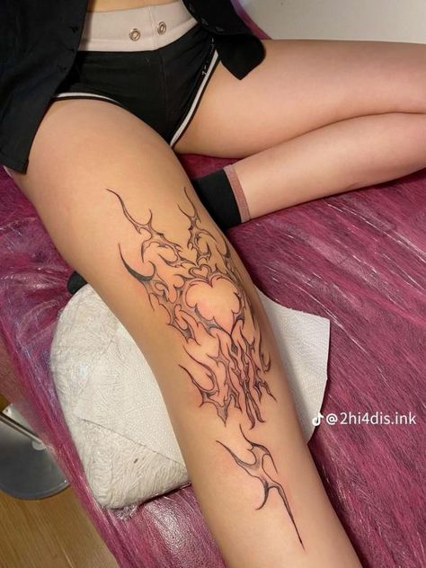 Heart cyber sigilism tattoo knee Body Tattoo Design, Pretty Tattoos For Women, Unique Tattoo Designs, Knee Tattoo, Cute Tattoos For Women, Discreet Tattoos, Spine Tattoos, Elegant Tattoos, Dope Tattoos