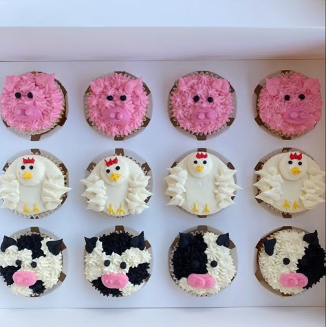 Cow And Pig Cupcakes, Birthday Cupcakes 1st Birthday, 2 Year Birthday Cupcakes, Moo Moo Im Two Cupcakes, Barnyard Cupcakes Farm Theme, Cupcake Farm Animals, Farm Theme Cupcakes Barnyard Party, Farm Themed Birthday Cupcakes, Farm Birthday Party Cupcakes