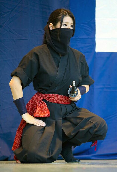 Female Ninja Outfit, Japanese Ninja, Samurai Clothing, Martial Arts Clothing, Ninja Outfit, Female Ninja, Revealing Outfits, Ninja Art, Art Outfit