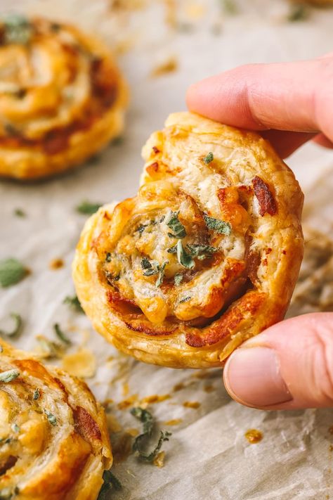 Make these Prosciutto, Sage & Gruyere Puff Pastry Pinwheels appetizer with just 5 key ingredients! They're a perfect savoury snack bite! Gruyere And Prosciutto Puff Pastry Pinwheels, Appetizer Recipes Picnic, Easy Appetizers Pinwheels, Pinwheel Appetizers Baked Puff Pastries, Pastry Twists Appetizers, Appetizers With Sage, Apps With Puff Pastry, Finger Foods Puff Pastry, Prosciutto Puff Pastry Appetizers