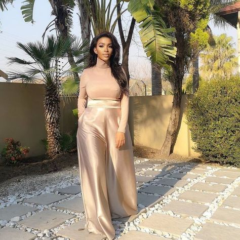 Yvonne Victoria, Top And Palazzo Pants, Asiyami Gold, Satin Wide Leg Pants, Nude Outfits, Satin Trousers, Casual Chique, Satin Pants, Classy Dress Outfits