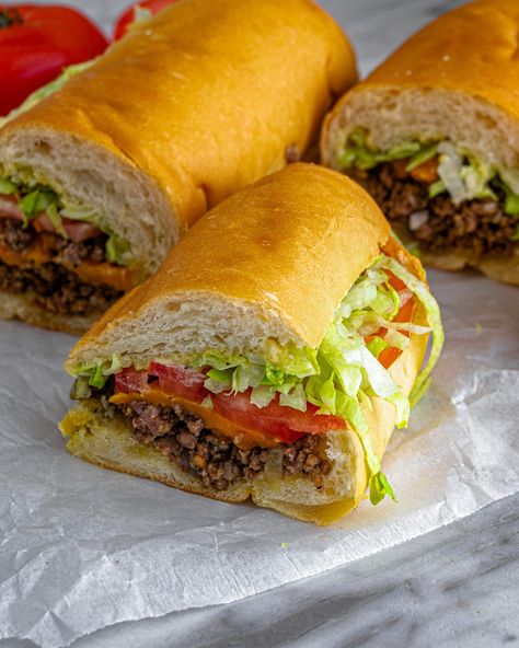 Cheeseburger Subs Ground Beef, Cheeseburger Hoagie, Hogie Subs, Cheeseburger Subs, Cheeseburger Sandwiches, American Sandwich Recipes, Squirrel Recipe, Sandwich Fixings, Homemade Cheeseburgers