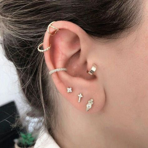 Triple Forward Helix Piercing, Minimalist Ear Piercings, Types Of Ear Piercings, Pretty Ear Piercings, Cute Ear Piercings, Cute Piercings, Gauged Earrings, Body Piercings, Plugs Earrings