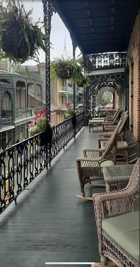 French Quarter New Orleans Houses, New Orleans Uptown, New Orleans Aesthetic Apartment, New Orleans Mardi Gras Aesthetic, Vintage New Orleans Aesthetic, Spooky New Orleans, New Orleans Style Decor, Nola Aesthetic, Louisiana Aesthetic