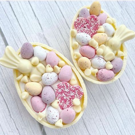 Easter Egg Dessert, Easter Themed Treats, Easter Cooking, Easter Party Food, Creative Easter Eggs, Easter Sweets, Egg Cake, Easter Baking, Easter Eggs Chocolate