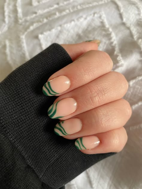 Green Minimal Nails, Homecoming Nails Dark Green, Minimal Autumn Nails, Dark Green Prom Nails Acrylic, Dark Green And White Nails, Autumn Nails Dark, Dark Green Nails Designs, Dark Green Nail Art, Green Autumn Nails