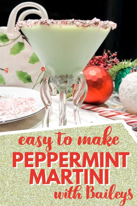 Peppermint martini with Baileys. This Christmas cocktail is perfect for your holiday drinks menu. If you want a dessert like martini, then try this minty peppermint cocktail with a candy cane rim Baileys Recipes Drinks Christmas, Peppermint Baileys Christmas Cocktail, Grinch Martini Drink Recipes, Peppermint Vodka Cocktails, Peppermint Cocktails Christmas Drinks, Creamy Christmas Cocktails, Peppermint Martini Recipe Holidays, Peppermint Drinks Alcohol, Peppermint Alcoholic Drinks