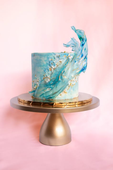 Birthday cake design inspired by the ocean Cakes With Sails, Cake With Sails, Ricepaper Cake, Rice Paper Waves Cake, Trendy Cake Designs 2023, Paper Sail Cake, Sail Cake, Pastel Marble Cake, Buttercream Cake Design