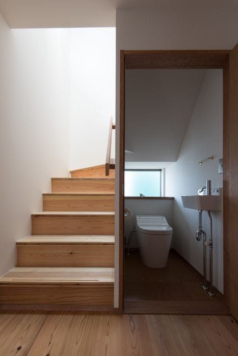 Design Under The Stairs, Understairs Toilet, تحت الدرج, Bathroom Under Stairs, Bathrooms Design, Small Bathroom Interior, Stairs Design Modern, Under The Stairs, Great Bathrooms