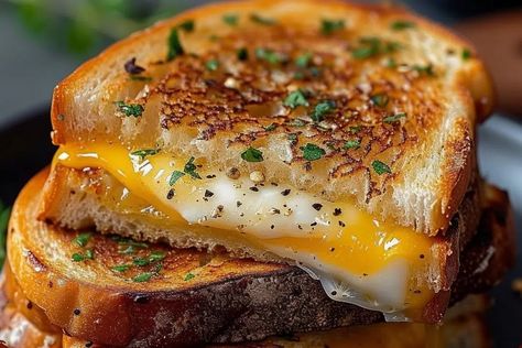 Breakfast Grilled Cheese, Grill Cheese, Egg And Bacon, Grilled Cheese Recipe, Egg Grill, Egg And Cheese Sandwich, Bacon Grilled Cheese, Breakfast Sides, Grill Cheese Sandwich Recipes