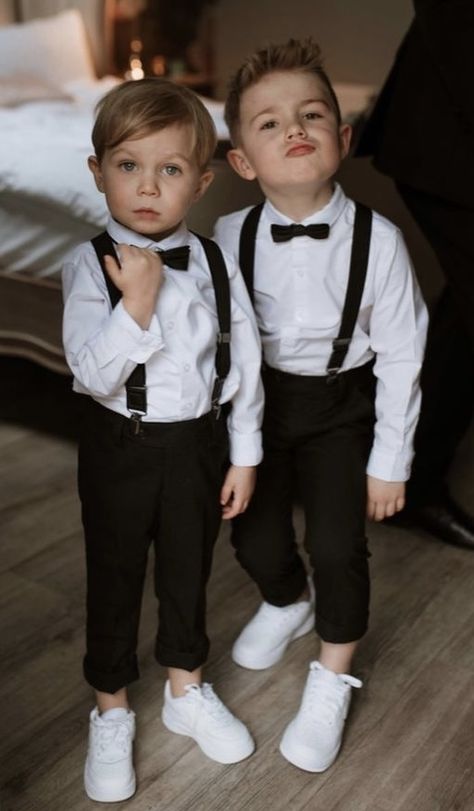 Kids Wedding Dress Boy, Boys Wedding Guest Outfit, Wedding Outfit For Boys Kids, Page Boys Wedding Outfits, Ringbearers Outfits, Wedding Kids Outfits, Kids Wedding Outfits Boys, Ring Boy Wedding