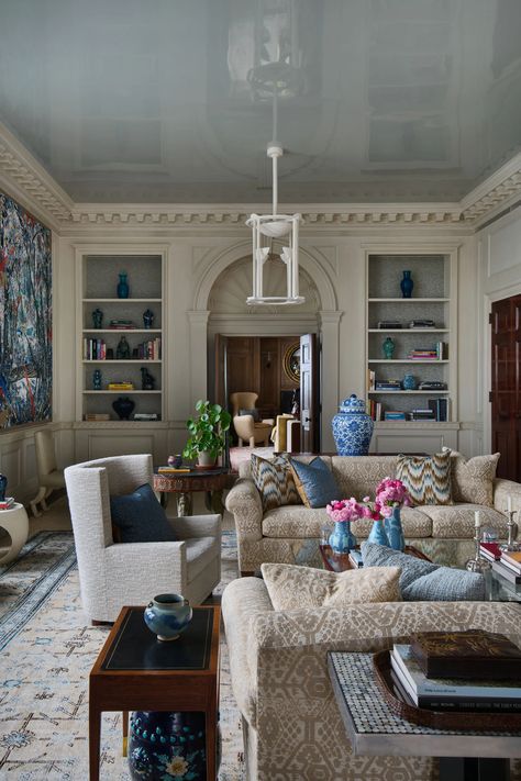 Tour an Art Deco–Inspired Upper East Side Penthouse, Glamorously Reimagined by AD100 Designer Michael S. Smith | Architectural Digest Upper East Side Penthouse, Upper East Side Apartment, Ad Architectural Digest, Duplex Penthouse, Mahogany Dining Table, Interior Desig, Paint Color Inspiration, Manhattan Apartment, The Upper East Side