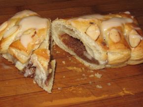 Almond Bear Claw Recipe, Bear Claws Recipe Easy, Bear Claws Recipe, Bear Claw Recipe, Kringle Recipe, Philo Dough, Morning Pastries, Almond Paste Recipes, Puffed Pastry