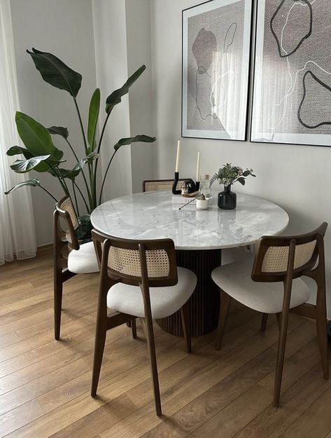 Modern French Style Home Interior, Small Apartment Living Room Dining Room, Apartment Dining Room Inspiration, Apartment Dining Nook, Living Dining Apartment, Round Glass Table Decor, Studio Apartment Dining Area, Round Table Apartment, Small Round Dining Table Decor