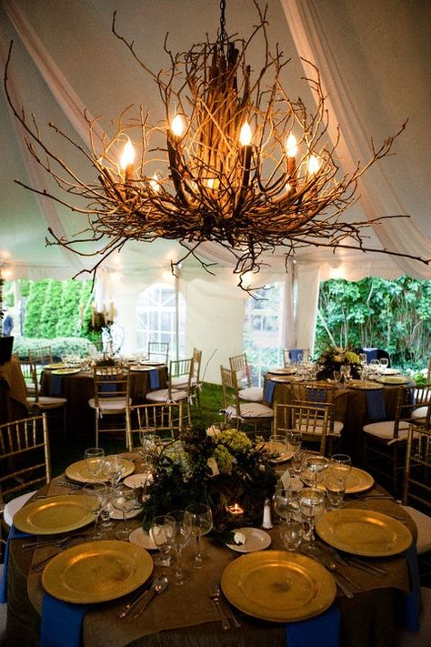 25 Amazing DIY Branches Chandeliers | Daily source for inspiration and fresh ideas on Architecture, Art and Design Rustic Lighting Diy, Christmas Tree Topper Rustic, Christmas Crafts Diy Kids, Thanksgiving Crafts For Toddlers, Christmas Crafts For Toddlers, Branch Chandelier, Christmas Crafts For Adults, Christmas Crafts For Kids To Make, Deco Originale