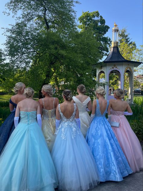 Vienna Ball, Prom Attire, 50 Aesthetic, Royal Lifestyle, Fairytale Gown, Fantasy Literature, Magic Dress, Fairytale Princess, Day Aesthetic