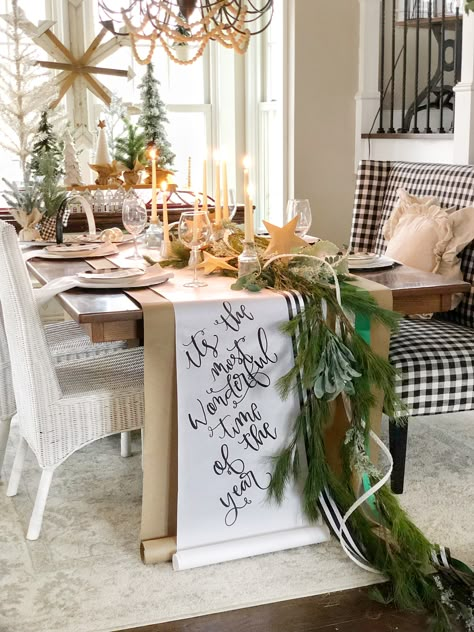 Wicked Tablescape, White Christmas Tablescapes, Christmas Tablescapes Ideas, Wicked Christmas, White Christmas Background, Santa Breakfast, White Christmas Party, Christmas Chandelier, White Christmas Tree Decorations