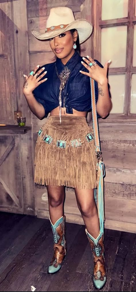 Cowgirl Outfits Black Women Party, Black Rodeo Outfit, Black Cowgirl Outfits For Women, Black Rodeo Outfits For Women, Rodeo Outfits For Black Women, Western Outfits Black Women, Cowgirl Outfits Black Women, Plus Size Cowgirl Outfits, Black Cowgirl Outfit