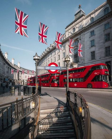 England Aesthetic, British Things, London Vibes, London Dreams, Asthetic Picture, Regent Street, London Baby, London Aesthetic, Living In Europe