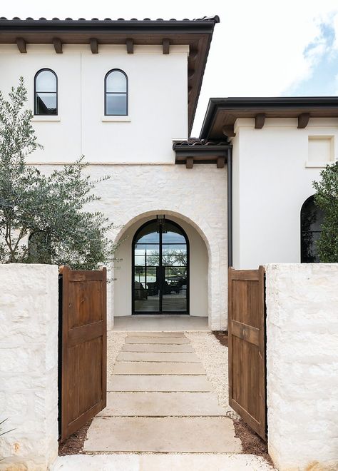 Marie Flanigan Creates a Legacy on the Lake - Southern Home Magazine Stone Arch Entryway Exterior, Modern Hacienda Style Homes Exterior, Malibu House Exterior, Spanish Revival Home Exterior, Hacienda Moderna, Spanish Villa Kitchen, Mediterranean Home Exterior, Spanish Modern Homes, Spanish Contemporary Home